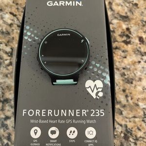 Garmin Forerunner 235 with Wrist Based Heart Rate Monitoring, Forest Blue/Black